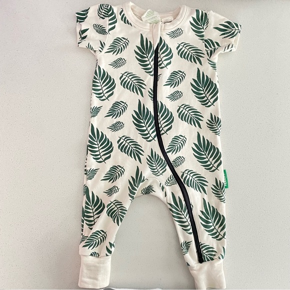2/$20 Parade Organics Bodysuit (0-3 months) - Picture 1 of 3